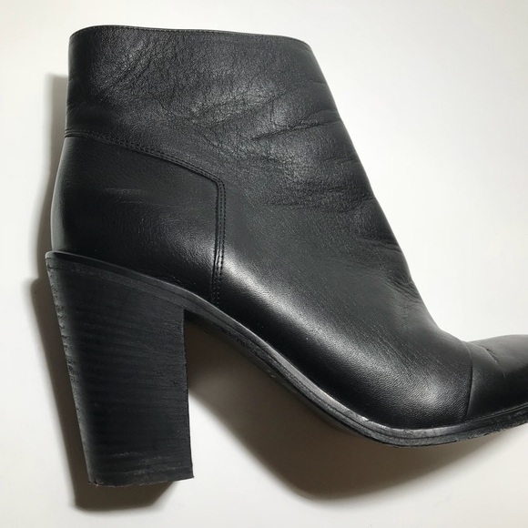 VINCE Ennis Black Leather pointed toe bootie 9.5 M - Picture 3 of 8